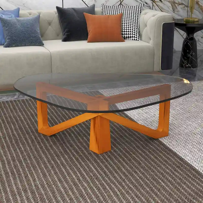 Table basse triangulaire d'appoint milieu de siècle moderne avec plateau en verre et base en bois pour salon