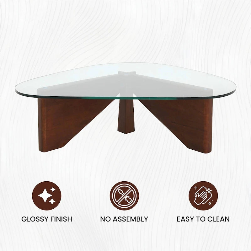 Table basse triangulaire d'appoint milieu de siècle moderne avec plateau en verre et base en bois pour salon