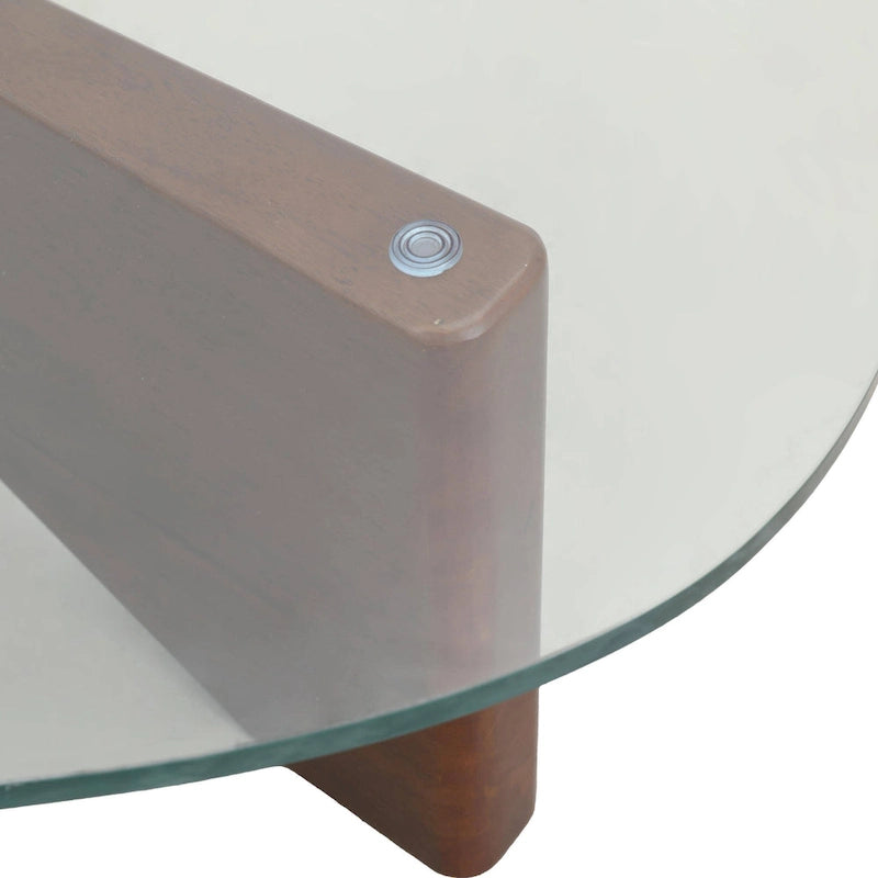 Table basse triangulaire d'appoint milieu de siècle moderne avec plateau en verre et base en bois pour salon